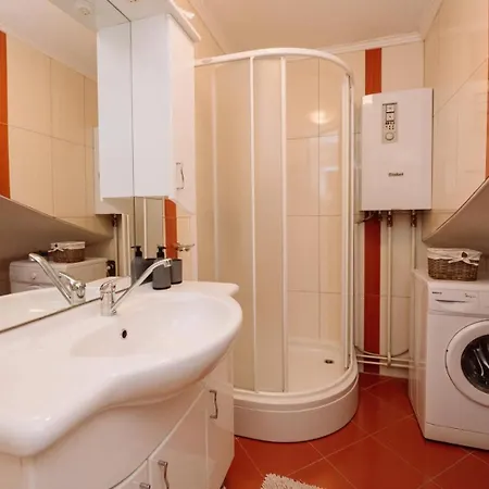 Apartman Eni * 利夫诺
